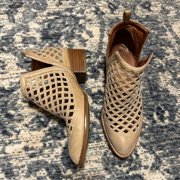 Jeffrey Campbell Taggart Booties - Picture 3 of 8